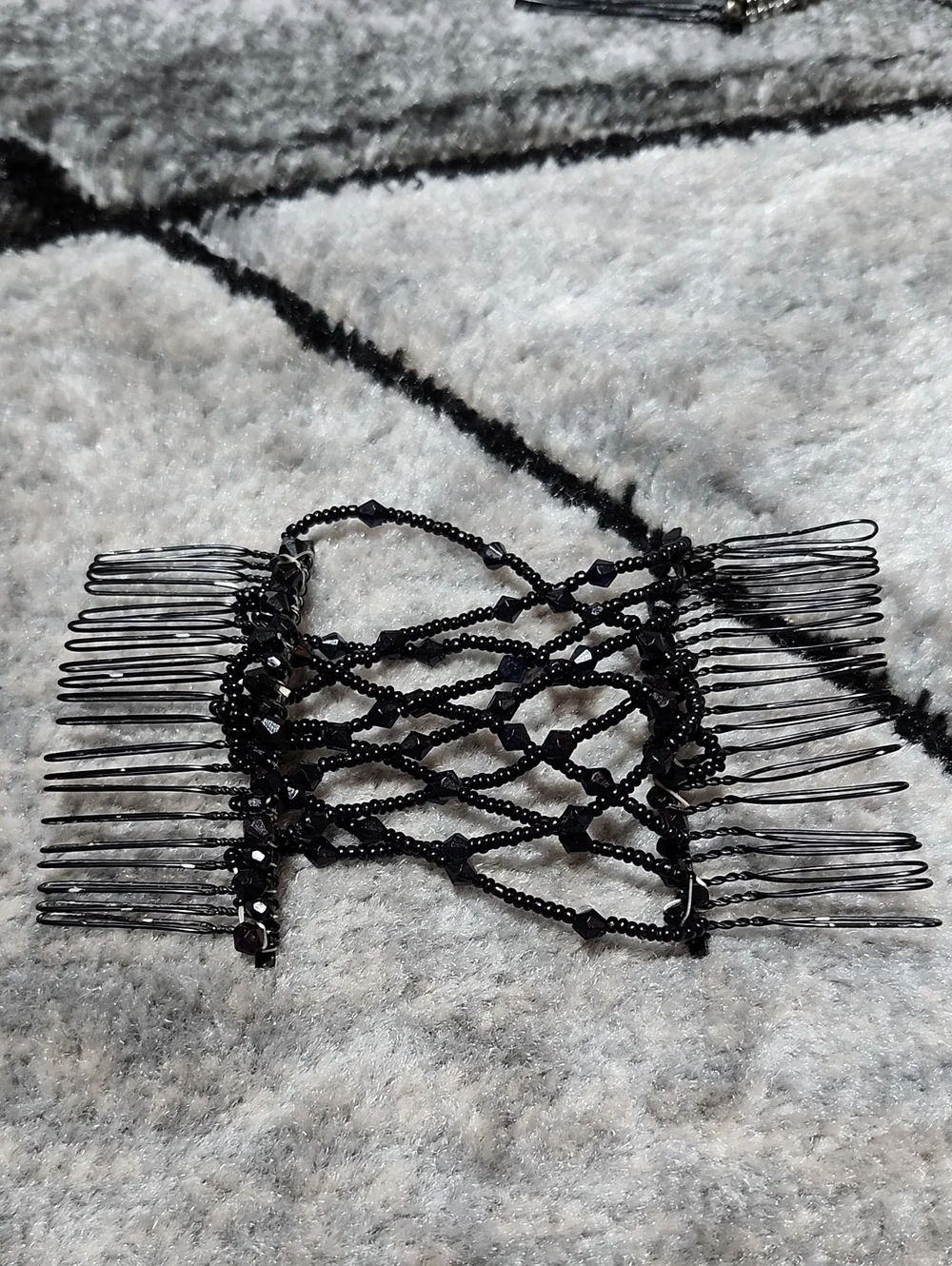 EZ COMBS SET-OF-4 DOUBLE METAL BEADED HAIR STYING CLIPS ACCESSORIES